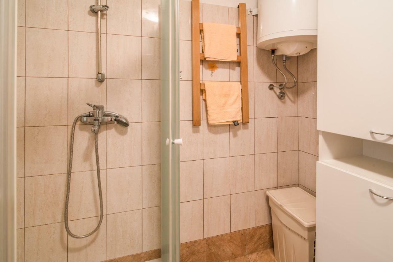 Apartmani Marija Малинска Экстерьер фото