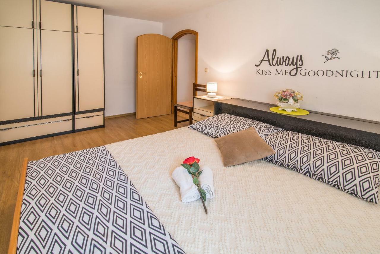 Apartmani Marija Малинска Экстерьер фото