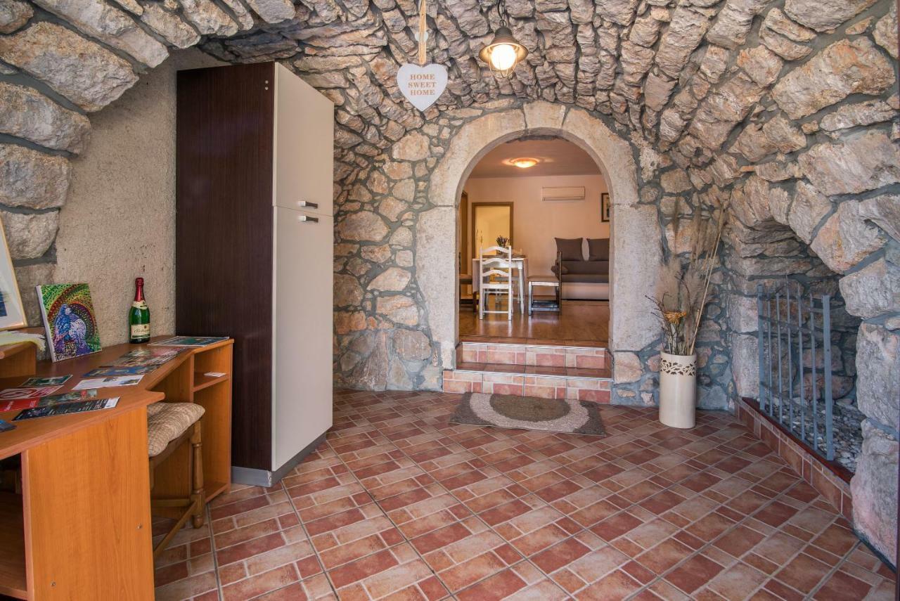 Apartmani Marija Малинска Экстерьер фото