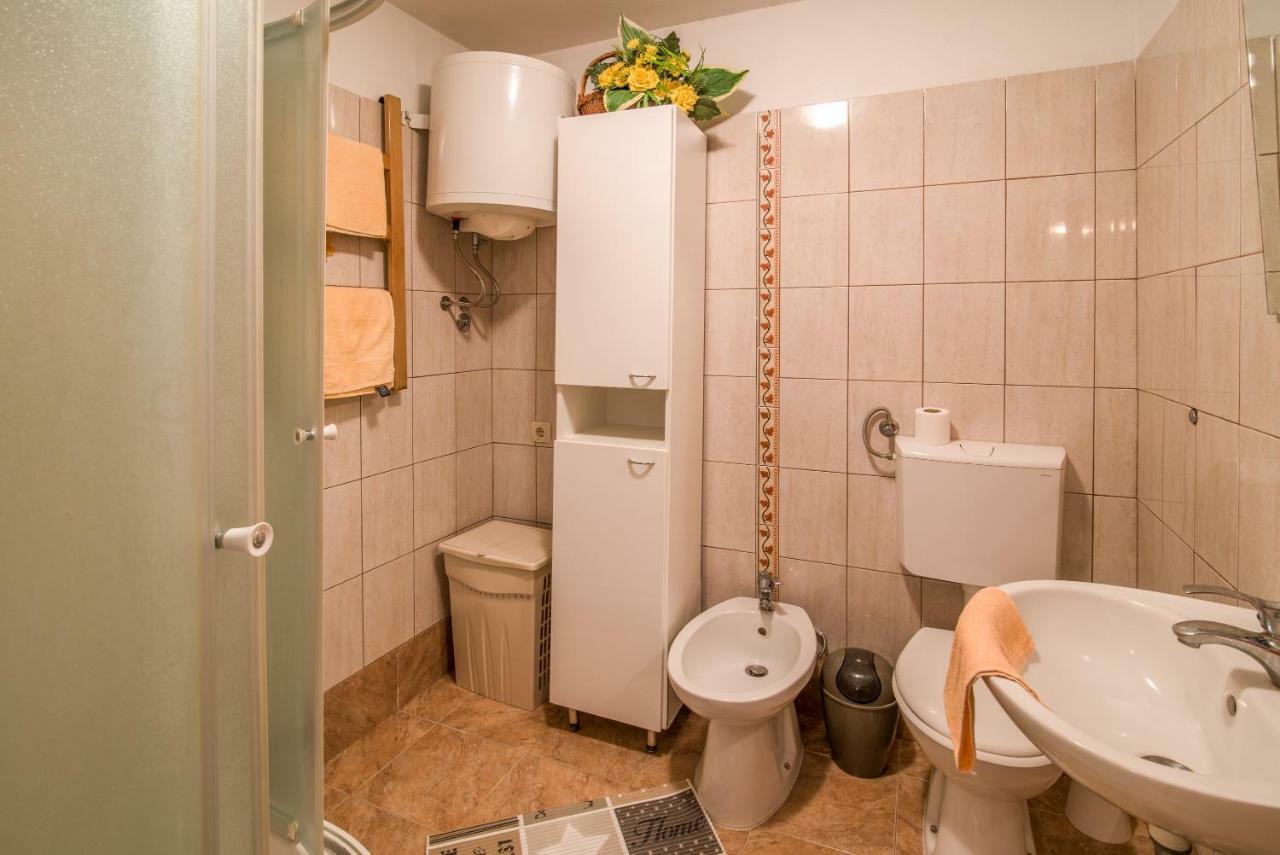 Apartmani Marija Малинска Экстерьер фото