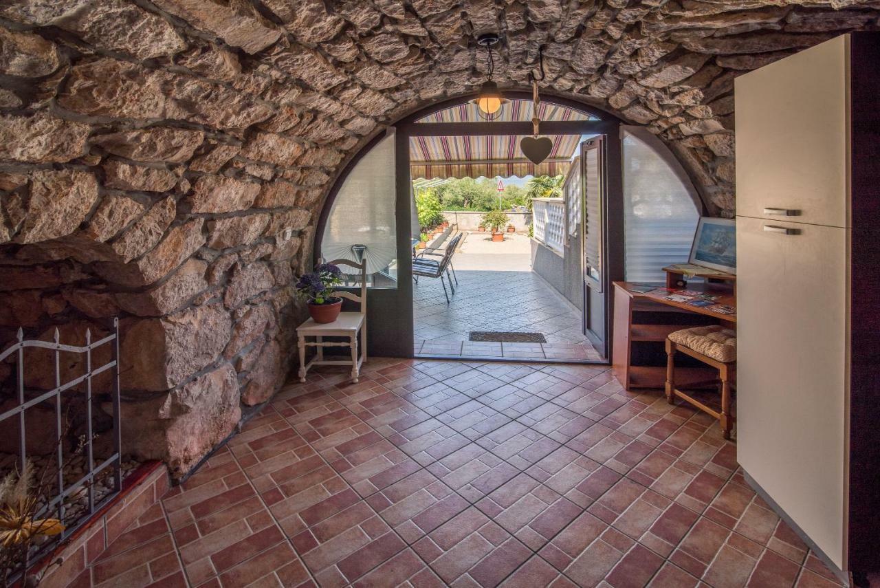Apartmani Marija Малинска Экстерьер фото