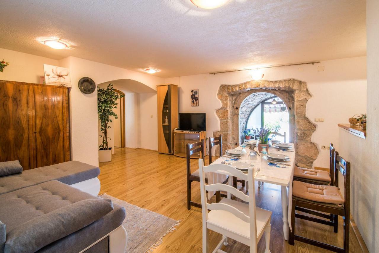 Apartmani Marija Малинска Экстерьер фото
